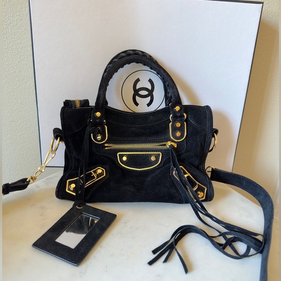 Balenciaga Bag Used Like New size 9x6x2inches - Picture 1 of 5